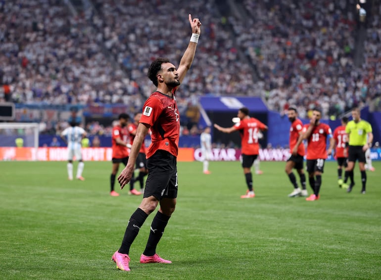 Mostafa Zico de Egipto celebra tras anotar el segundo gol de su equipo durante el partido de octavos de final de la Copa Mundial de la FIFA 2026 entre Argentina y Egipto en el Estadio de Atlanta, en Atlanta, Georgia.