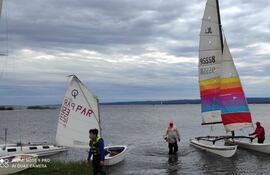 Veleros que compitieron en la Regata “Paz del Chaco” en el Lago Ypacaraí.