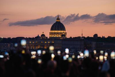 Vista del domo de la basílica de San Pedro, en el Vaticano, ayer jueves.