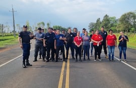 Los 28 funcionarios exigen su reincorporación a sus labores con cierre de la ruta Py 01.