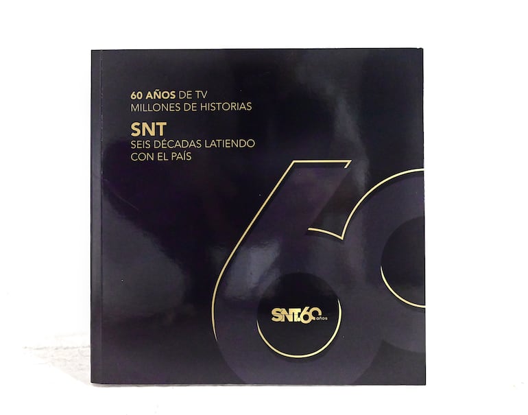 Portada de la lujosa edición de los 60 años de la televisión en Paraguay, de Hugo Díaz y Rafael Gunsett. Impresa en Mercurio S.A. Editorial Servilibro.