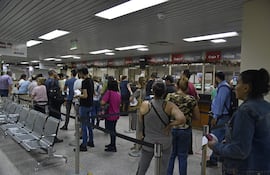 Caída del sistema Satí de la Municipalidad de Asunción generó retrasos en la atención de los contribuyentes en la hora de mayor concurrencia, este miércoles.