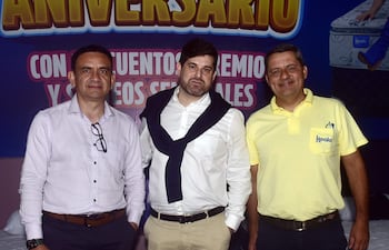 Carlos Alfonzo, director del Grupo Sueñolar; Carlos Echauri, gerente general de Koala, y Horacio González, jefe de ventas.