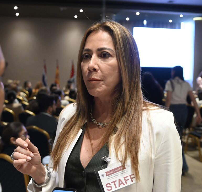 Katia Ayala Patti, miembro del Colegio de Escribanos del Paraguay.