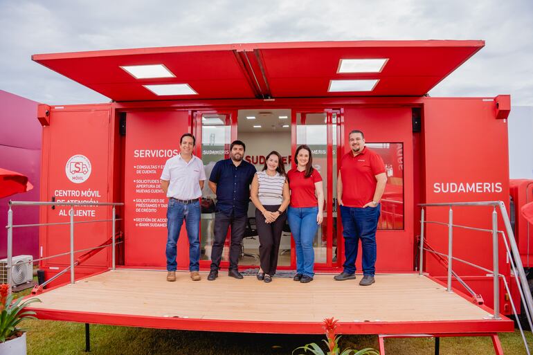 Parte del equipo de Sudameris presente en Innovar 2026.