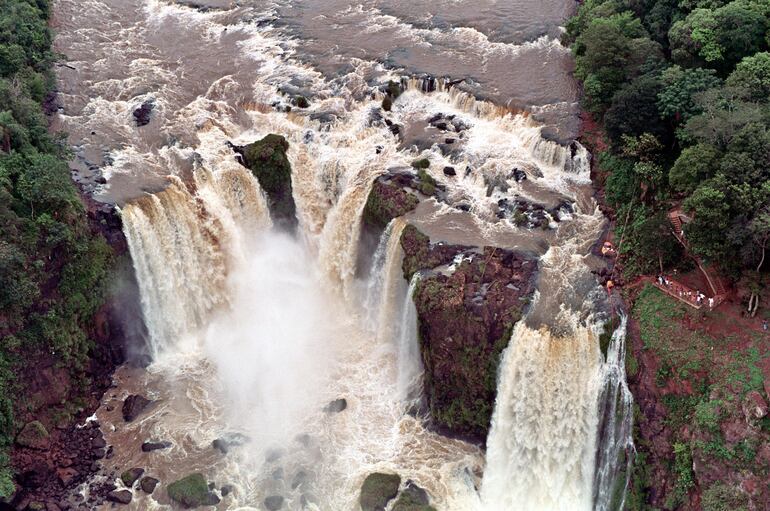 La ministra de Turismo afirma que el turismo actúa como motor económico y social, beneficiando a miles de familias en todo el país.