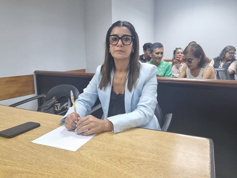 La fiscala Zully Figueredo, interina a la fiscala Sonia Sanguinés, en la parte final del juicio a los policías de la dictadura.