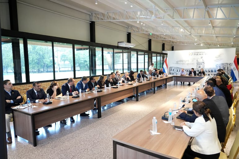 Los ministros del Poder Ejecutivo participaron de la reunión conjunta convocada en Mburuvicha Róga