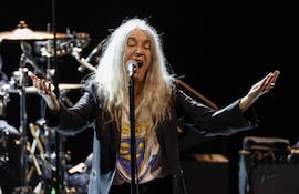 Fotografía de archivo de la cantante, compositora y escritora estadounidense Patti Smith durante un concierto en el Teatro Real de Madrid. La artista, cantante, compositora, escritora y activista estadounidense Patti Smith, considerada 'la madrina del punk', ha sido galardonada este miércoles con el Premio Princesa de Asturias de las Artes 2026.