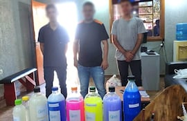 Presos de CDE elaboran productos de limpieza.