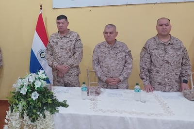 El comisario general inspector Jorge Ramón Aquino Aguayo (i) asumió esta mañana como director de Policía Nacional en Alto Paraná.