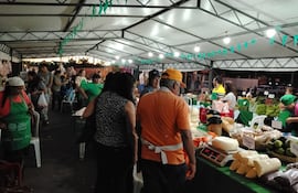 Feria de la agricultura familiar en la costanera.