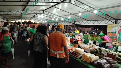 Feria de la agricultura familiar en la costanera.