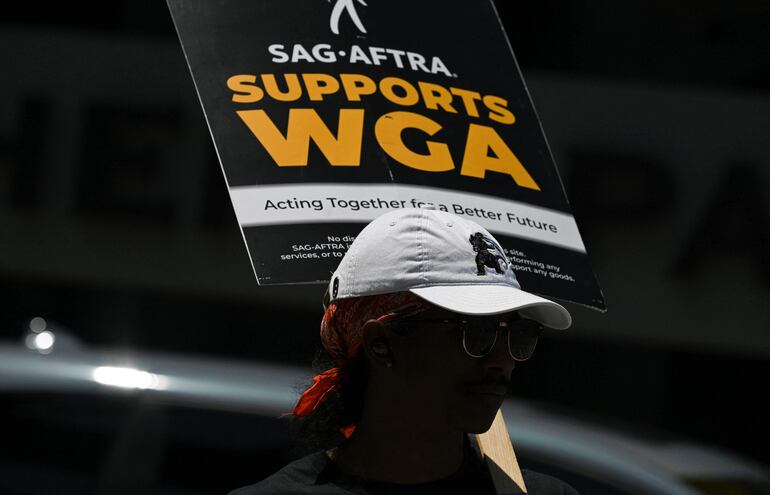 El Sindicato de Actores SAG-AFTRA también podría comenzar una huelga en los próximos días, sumándose al paro de los guionistas que ya lleva 68 días.