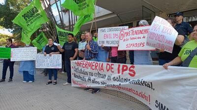 Sindicato de enfermería de IPS se manifiesta y exige equiparación salarial.