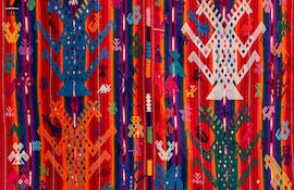 Detalle de uno de los textiles que integra la muestra "Tejer mundo, tramar paisaje" que se habilitará en la Casa de la Integración de CAF.