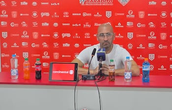 El uruguayo Sergio Daniel Orteman Rodríguez (47 años), en su última conferencia de prensa como entrenador del Sportivo San Lorenzo.