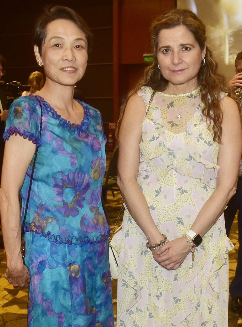 La embajadora del Japón, Nakatani Yoshie y Patricia Frutos.