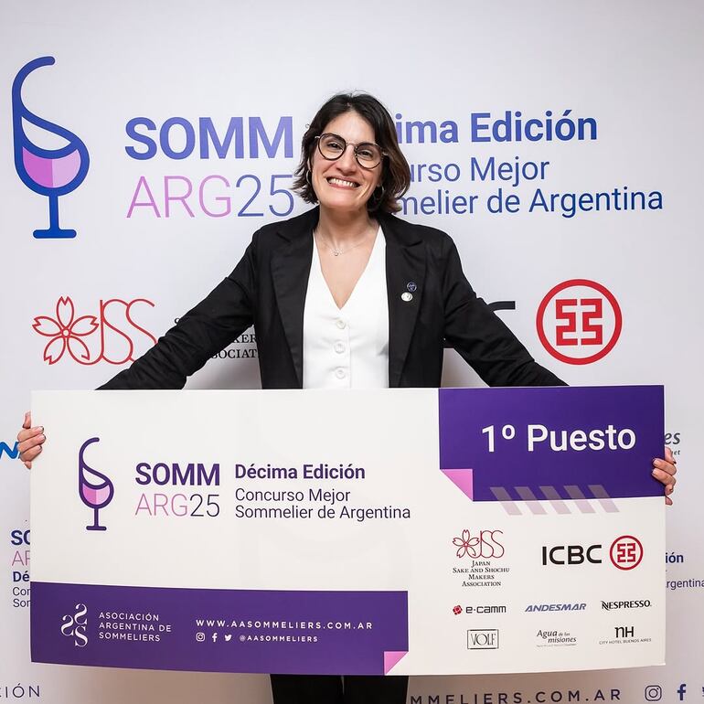 La paraguaya Alma Cabral Arriera (37) logró consagrarse como la sommelier que más sabe de vinos en Argentina.