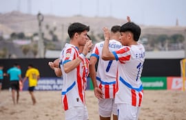 Festejo Pynandi en el cotejo contra Ecuador, en la segunda fecha del Sudamericano Sub 20 de fútbol playa.