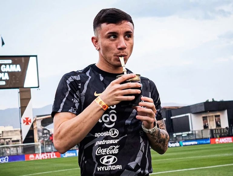Franco Alfonso (04/05/2002), futbolista argentino de Olimpia.