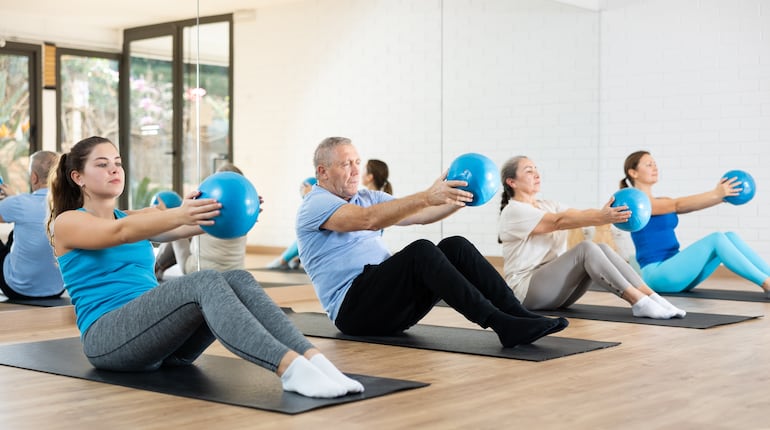 Concepto de actividad física, movilidad, flexibilidad, entrenamiento.