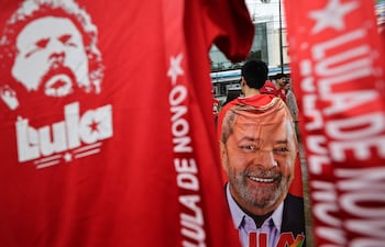 Un simpatizante del presidente brasileño Luiz Inácio Lula da Silva durante un acto de campaña en Minas Gerais, el pasado 16 de octubre.