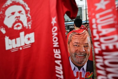 Un simpatizante del presidente brasileño Luiz Inácio Lula da Silva durante un acto de campaña en Minas Gerais, el pasado 16 de octubre.