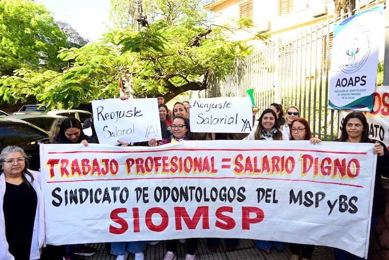 Crisis salarial: Odontólogos reclaman 14 años sin reajuste Crisis salarial: Odontólogos reclaman 14 años sin reajuste