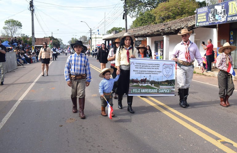 La Escuela Básica N.° 5371 Espíritu Santo saludó a Caapucú, honrando a quienes trabajan el campo y endulzan nuestra historia.