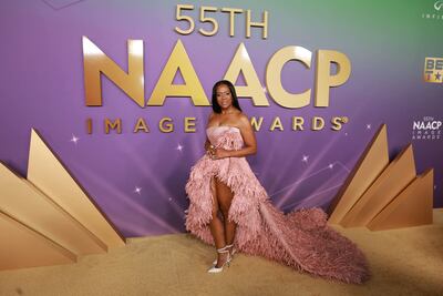 Tonesa Welch llegando a la gala anual número 55 de los NAACP Awards en el Shrine Auditorium and Expo Hall en Los Ángeles, California.