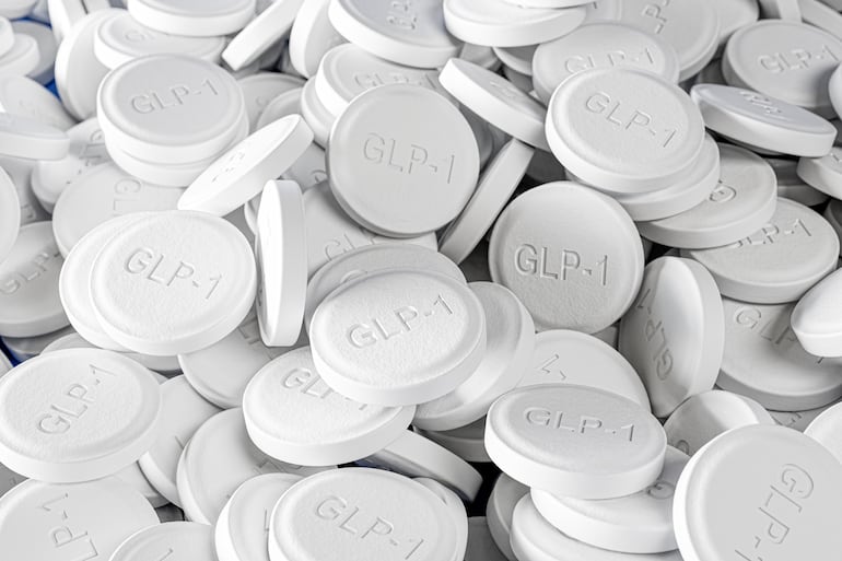 Medicamentos para bajar de peso, GLP-1, pastillas, imagen ilustrativa.