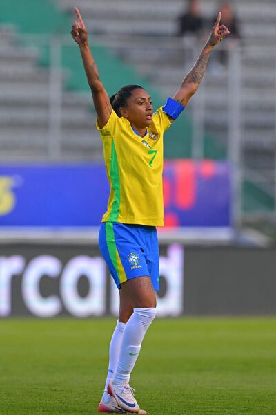 Kerolin anotó tres de los seis goles para Brasil, que venció a Bolivia 6-0.