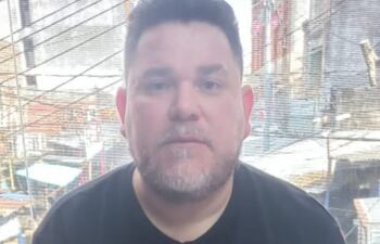 Álvaro Blanco Patiño, colombiano ahora buscado, cuando fue capturado en el año 2022.