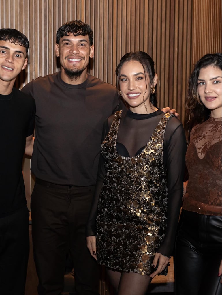 Gustavo Gómez y Jazmín Torres con Ramón Sosa y su novia Cinthia Zayas. (Instagram/Gustavo Gómez)