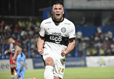 Hugo Lorenzo Quintana (23 años), volante franjeado.