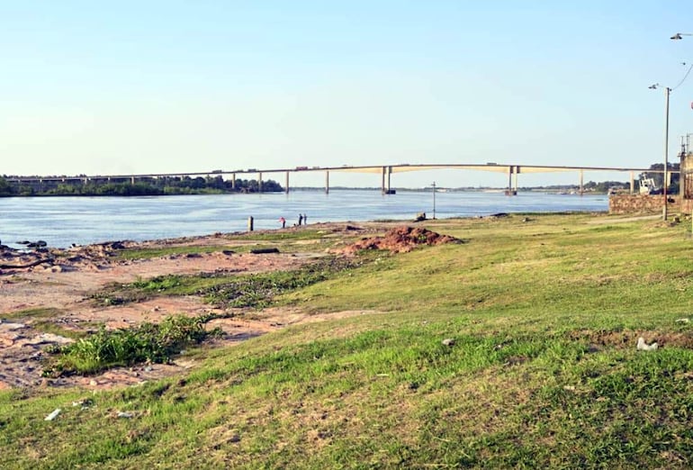 Paisajes a orillas del río Paraguay.