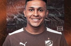 Con esta imagen, Platense hizo oficial el fichaje del delantero paraguayo, Héctor Damián Bobadilla Cáceres, de 24 años.