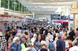 Ambiente en la Feria del Libro de Madrid.