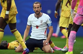 Harry Kane (9) de Inglaterra no pudo convertir esta vez ante la férrea defensa ghanesa.
