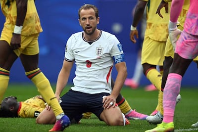 Harry Kane (9) de Inglaterra no pudo convertir esta vez ante la férrea defensa ghanesa.