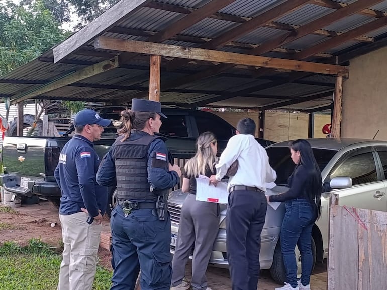 Allanamiento a la casa donde ocurrió el homicidio y donde capturaron a la viuda.