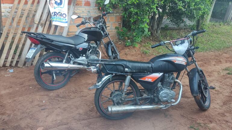 La motocicleta Kenton GTR 150 cc de color negro, robada mediante un asalto a mano armada, fue localizada junto con otro biciclo que cuenta con chasís adulterado.