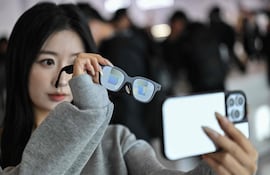En China lanzan una nueva propuesta tecnológica: pagar en una tienda con unos lentes de IA.