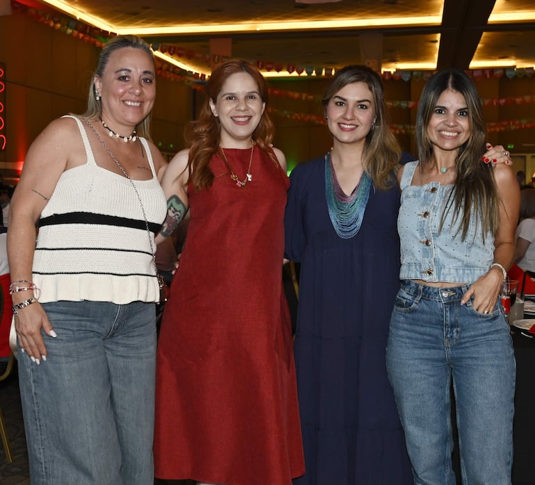 Rossana Merlo, Stephanie Dragotto, Milagro Martínez y Karina Rodríguez. 