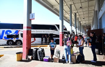 TERMINAL DE OMNIBUS, MOVIMIENTO POR SEMANA SANTA. FOTOGRAFO SILVIO ROJAS. 30-03-2026