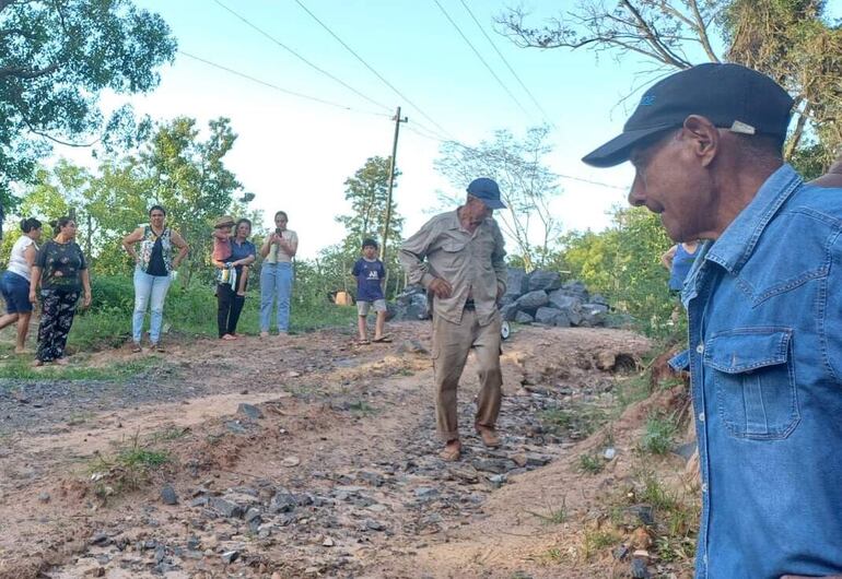 La culminación del puente es crucial para los vecinos, quienes desean volver a utilizar el antiguo camino vecinal.