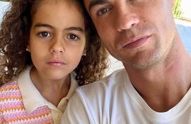 Cristiano Ronaldo y su hija Alana Martina, quien hoy está de cumpleaños.
