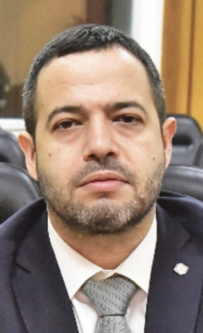 Francisco Cabrera, fiscal.
