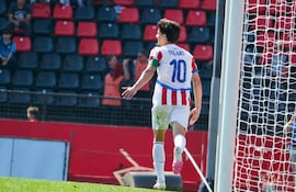 Eduardo Delmás, futbolista de la selección paraguaya Sub 20, celebra un gol en el partido frente a Venezuela por la fecha 2 del Grupo B del Fútbol masculino de los Juegos Odesur Santa Fe 2026 en el estadio Marcelo Bielsa, en Rosario, Argentina.